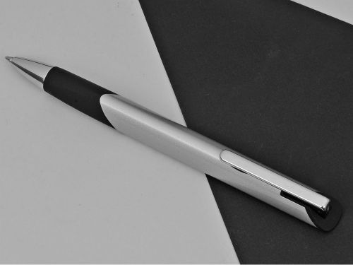 Ручка шариковая трехгранная UMA TRIANGLE, серебристый